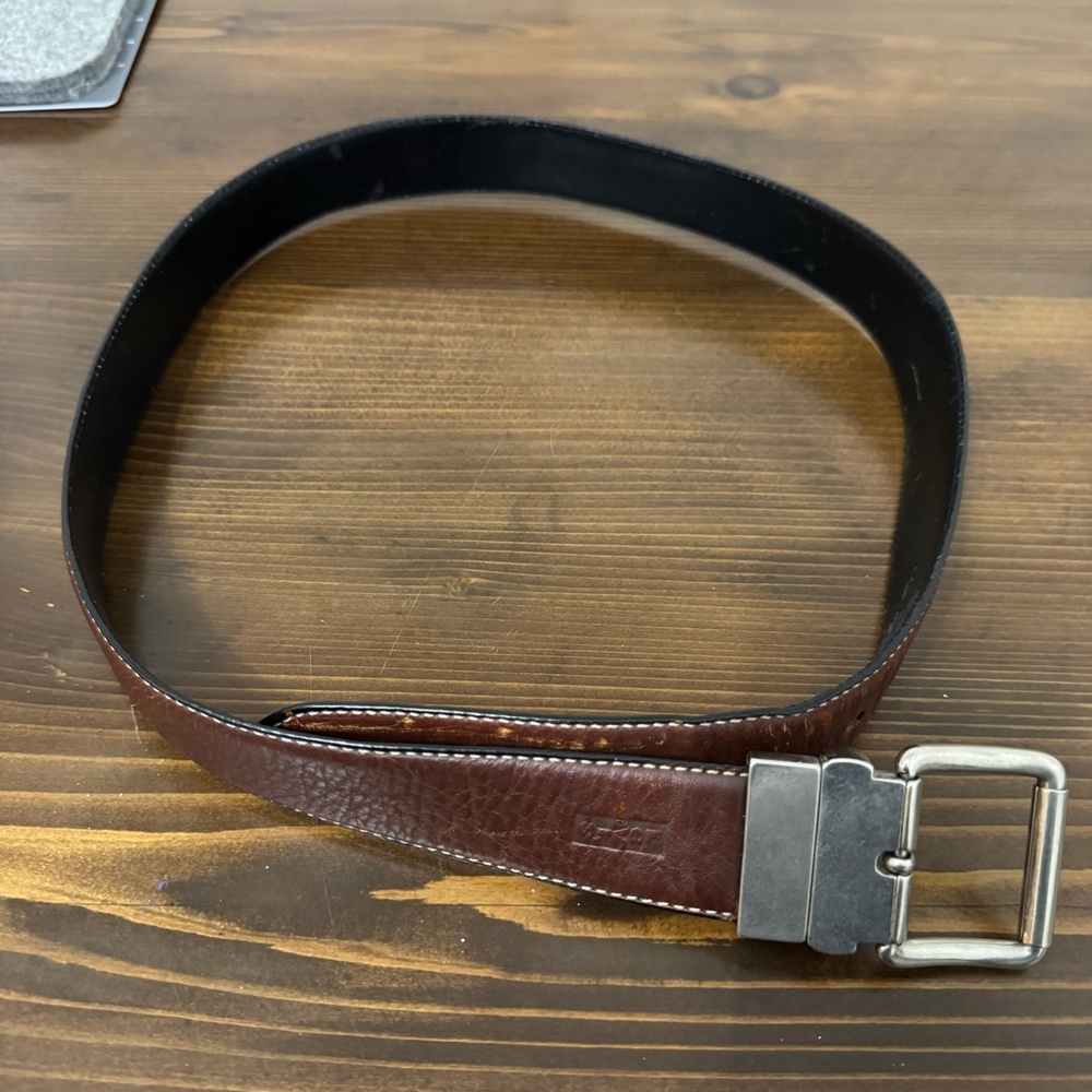 Levi’s leather belt